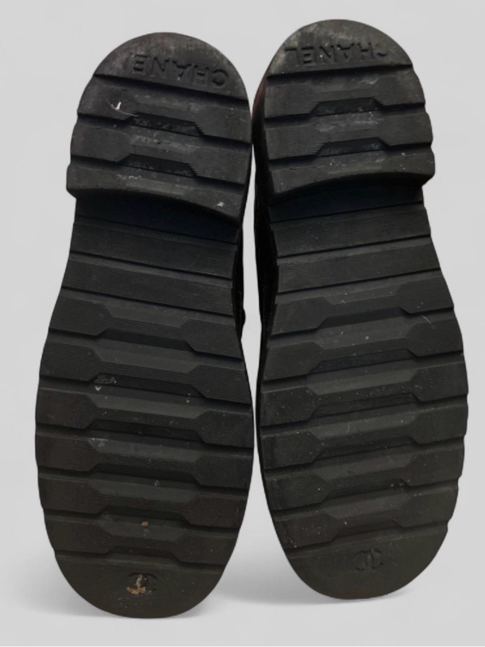 🖤CHANEL Black Quilted Leather Lace-Up Ankle Boots with Chain CC Accent - Picture 8 of 12